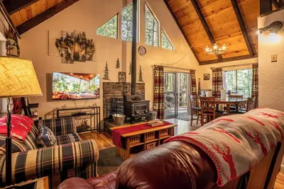 Image de Whispering Pines-Pet Friendly w/ Ac & Pool Access!