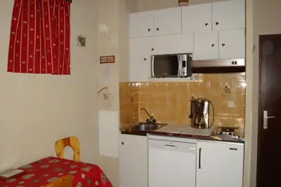 Image de À 10m des pistes de ski, 3ème étage, balcon, parking, télévision, casier à ski, 20m²
