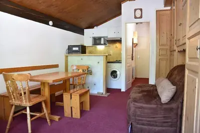 Image de 10m du centre station, 4ème étage, balcon, parking, télévision, casier à ski, 24m²