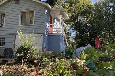 Image de cozy cottage on half acre garden walking distance to edgewood shopping district