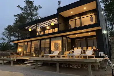 Image de Spectacular beach view, modern beach house with Hot tub and cozy spaces