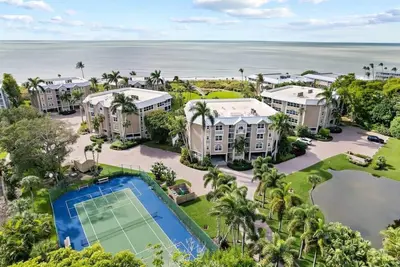 Image de Spectacular Oceanfront Residence, Executive Level Beachfront Property with Panor