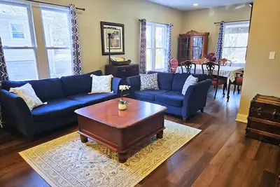 Image de 3 Br with Hot Tub & Arcade Games in Dt Woodstock Square