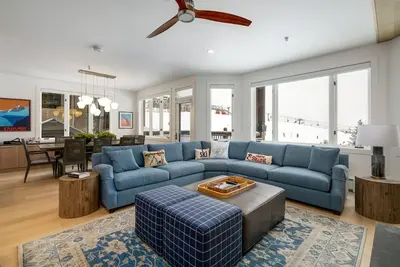 Image de Learning to Fly! Stunning Ski In/Out, On-Call Shuttle, Ski Valet, Hot Tub, Pool, Complete Remodel!