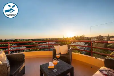 Image de Modern 2 Bed Apartment, Close To Golf Courses, With Large Balcony, Sea View, Free Wi-Fi & Pool