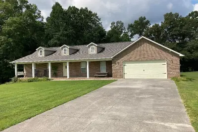 Image de “Our Favorite Hangout” ◈ Lakefront ◈ Boat Dock ◈ Level Lot ◈ Fire Pit