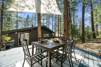 Image de Lg Fenced Yard • Ac • Fire Pit • Ev • Walk to Zoo ~ Antler Inn