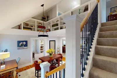Image de Canopy-draped Treehouse in-law-suite home in Roswell/East Cobb