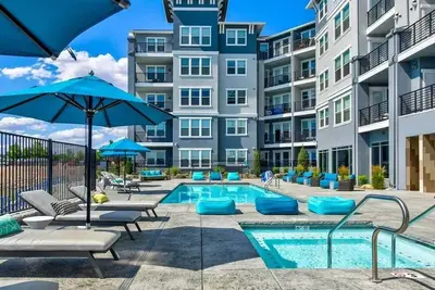 Image de Designer Apt. with Jacuzzi, Pool & Mountain Views