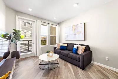 Image de Chic Apt. w\/ Jacuzzi, Pool, Nr Casino & Shopping