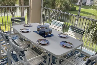 Tired of the cold? Come warm  up with us at Jupiter Bay! ! 3 min ride to Beach!