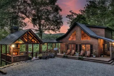 Image de Points of View - Mountain View | Pet Friendly | Hot Tub | Pool Table | Air Hockey | Fire Pit