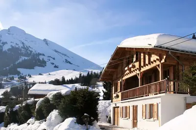 Image de Grand Chalet familial à 50 m des pistes.