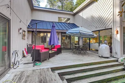 Image de 2 Mi to Beach: Hilton Head Home w/ Furnished Deck