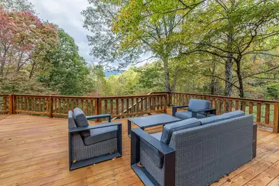 Image de Dog-friendly home with WiFi, private washer\/dryer, grill, hot tub, firepit