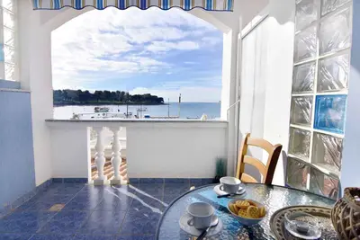 Image de Studio avec balcon et climatisation