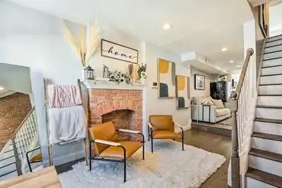 Image de Central & Trendy Baltimore Townhome: Pets Ok!