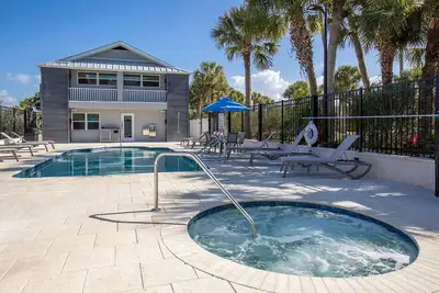Image de Friends Getaway! Near Smugglers Cove Adventure Golf, Kitchen, Bbq Facilities. Outdoor Pool