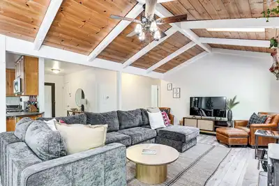 Image de 'The Cub House' w\/ Hot Tub & Arcade in Arnold!