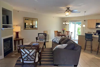 Douglas Condo w/pool! 2 Bedroom/2 Bath