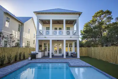 Image de Latitude Adjustment | Private Pool, Walk to Beach!