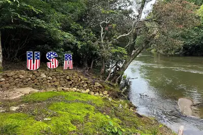 Image de 🦌🦌 On The River Pets 🐶Welcome 🔥 Special 7th night free Sauna Hot Tub, Fire Pit