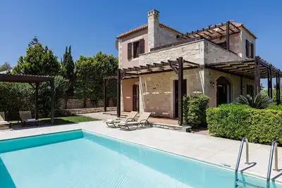 Villa Kali, private pool, near the beach & amenities