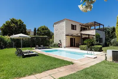 Villa Mera, pool, near the  beach & all amenities