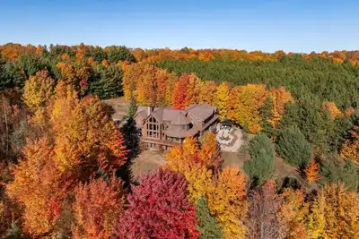 Image de Cabin Slps 18 New Patio_Hot Tub_Arcade_Ski_Pets ok