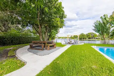 Image de Lakefront Villa | Tropical Backyard w\/a Terrace+Paddle Board+Pool