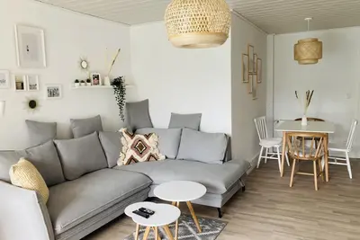 Image de The \"GlĂĽck in Sicht\" apartment is located on the mezzanine floor and is divided into