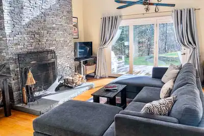 Image de Private, Cozy, Stowe Home Perfect for Any Adventure