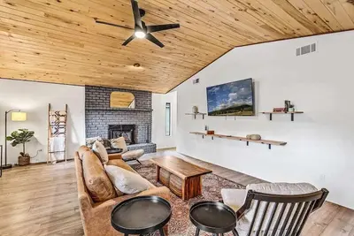 Image de 25% Off Serene Cabin-Sauna-Game Room