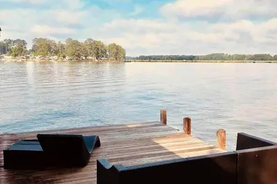 Image de A Modern-Rustic Lake Retreat Get-Away!