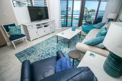 Image de Luxury Condo with Gorgeous Oceanfront Views and High-End Amenities