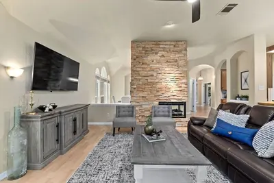 Image de 'Machete Place' North Austin! Pet Friendly! Work Space!