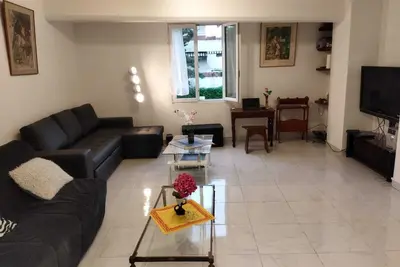 Image de Superbe studio calme et confortable à 15 mn à pied de la croisette