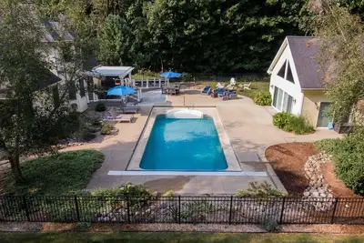 Image de Secluded retreat w/Heated pool guest house 13 acres pool table playground