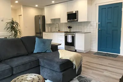 Image de Charming 1 bedroom suite in Central Tsawwassen.