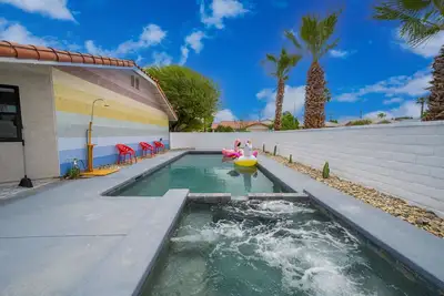 Image de This Must Be the Place - Pool, Spa, Games, King Bed