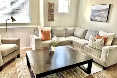 Image de *New* Spacious and Cozy with bonus room!