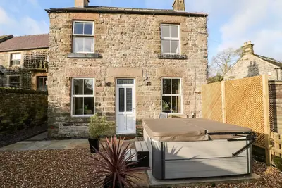 Image de Woodbine Cottage, family friendly, with hot tub in Winster
