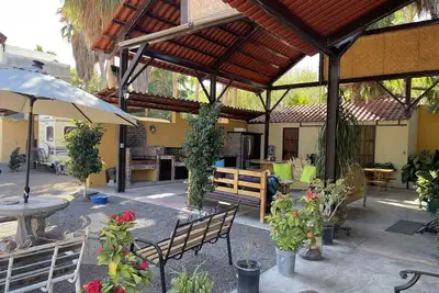 Image de Spacious Palapa half a block of waterfront.