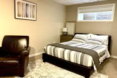 Image de Basement Studio with Separate Entrance