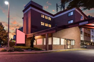 Close to Downtown! Relaxing Airport Accommodation | Budget-Friendly