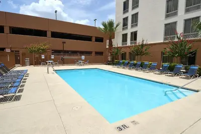 Image de Just What You Were Looking For! 2 Great Units, Parking, Near At&T Field!