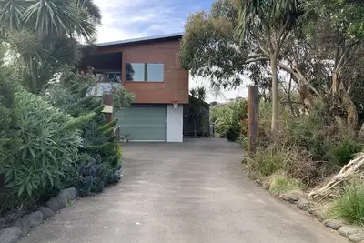 Image de 4 bedroom home with rural views close to beautiful safe family friendly beach