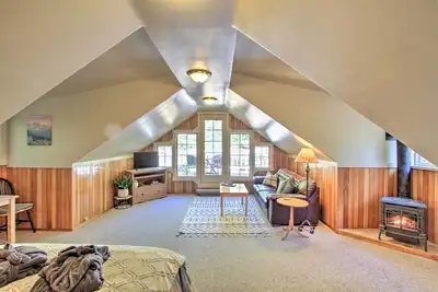 Image de ‘Owl’s Nest’ Studio w/ Hot Tub: Hike Nearby!