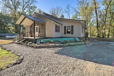 Image de Riverfront 'Heaven on the White' w/ Covered Patio!