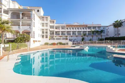 Image de Appartement de vacances \"Benalmar Playa\" avec piscine, Wi-Fi, jardin et terrasse